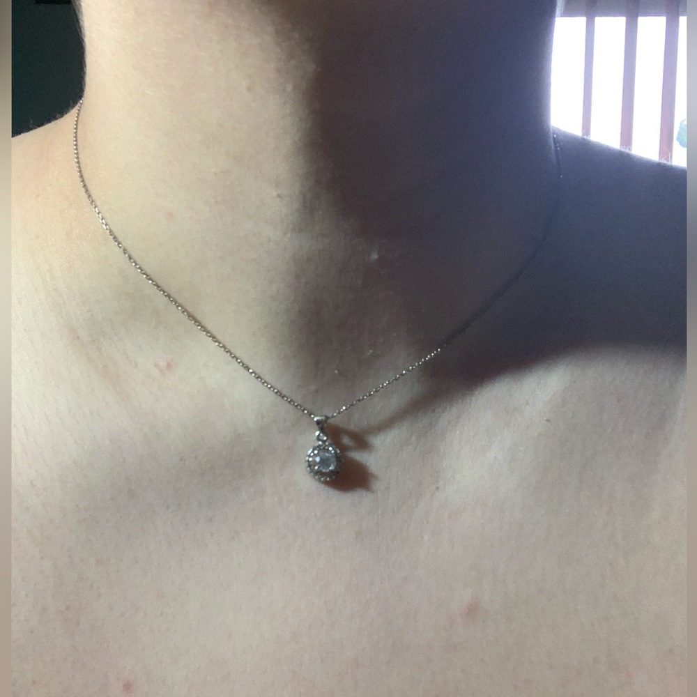๐HOST PICK ๐๐ฅน CIRCLE FAKE DIAMOND THIN CHAIN NECKLACE ๐โ๏ธ - Picture 8 of 12